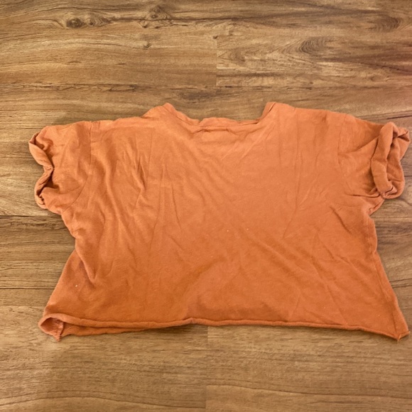 5/$20 💥 DRE922 orange cropped t/shirt with a pocket in the front size small - Picture 2 of 4